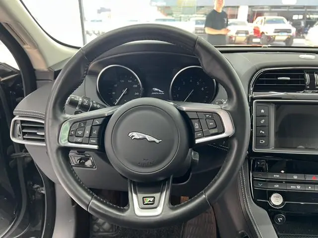 Jaguar Jaguar F-PACE 3.0 SC four-wheel drive R-Sport sports version