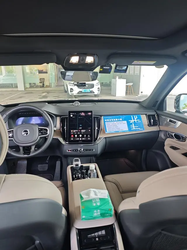 Volvo Volvo XC90 PHEV E-drive hybrid T8 Long battery life Zhizun Deluxe Edition 7 Seats