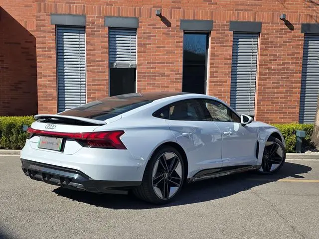 Audi Audi e-tron GT Basic type
