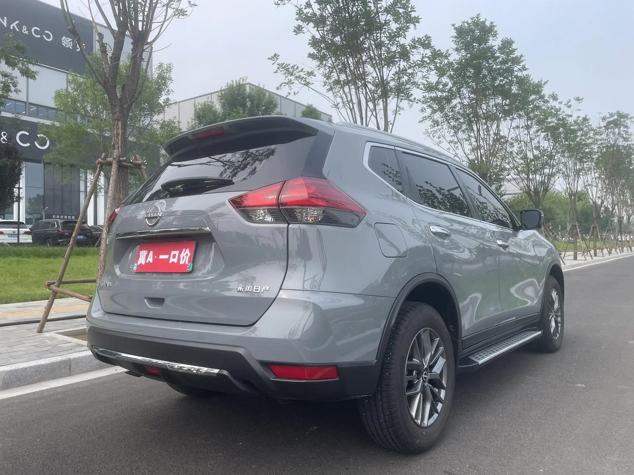 Nissan Qijun Honor 2.0L two-wheel drive leading version