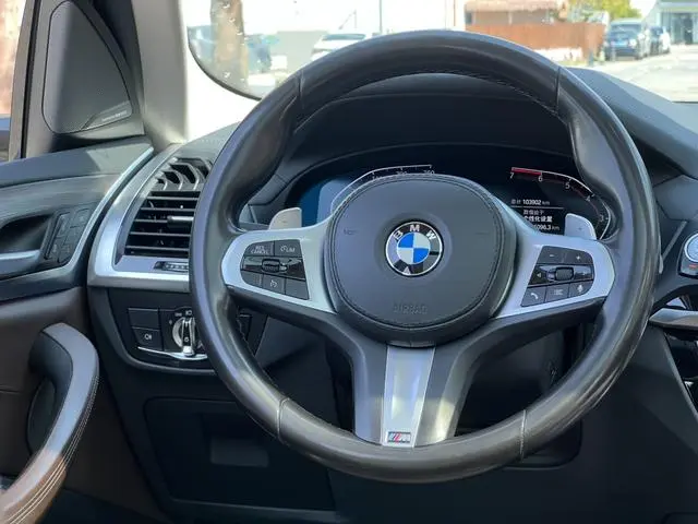 BMW BMW X3 xDrive28i M sports suit