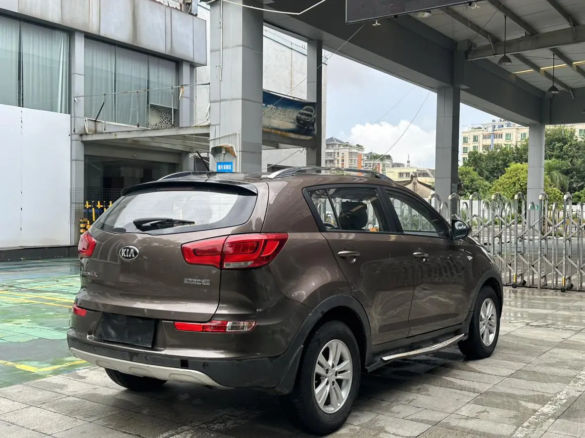Kia Smart running 2.0L automatic two-wheel drive version Premium