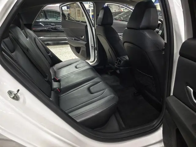 Hyundai Elantra 1.5L CVT LUX Premium Edition