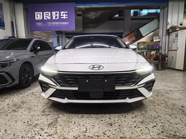 Hyundai Elantra 1.5L CVT LUX Premium Edition