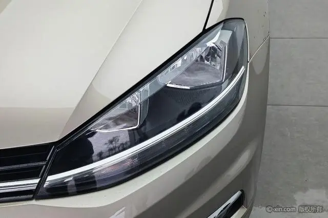 Volkswagen golf 1.6L automatic comfort type country V