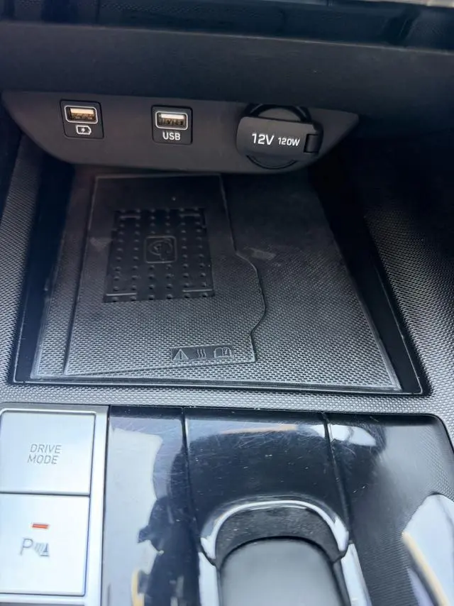 Hyundai Elantra 1.5L CVT LUX Premium Edition