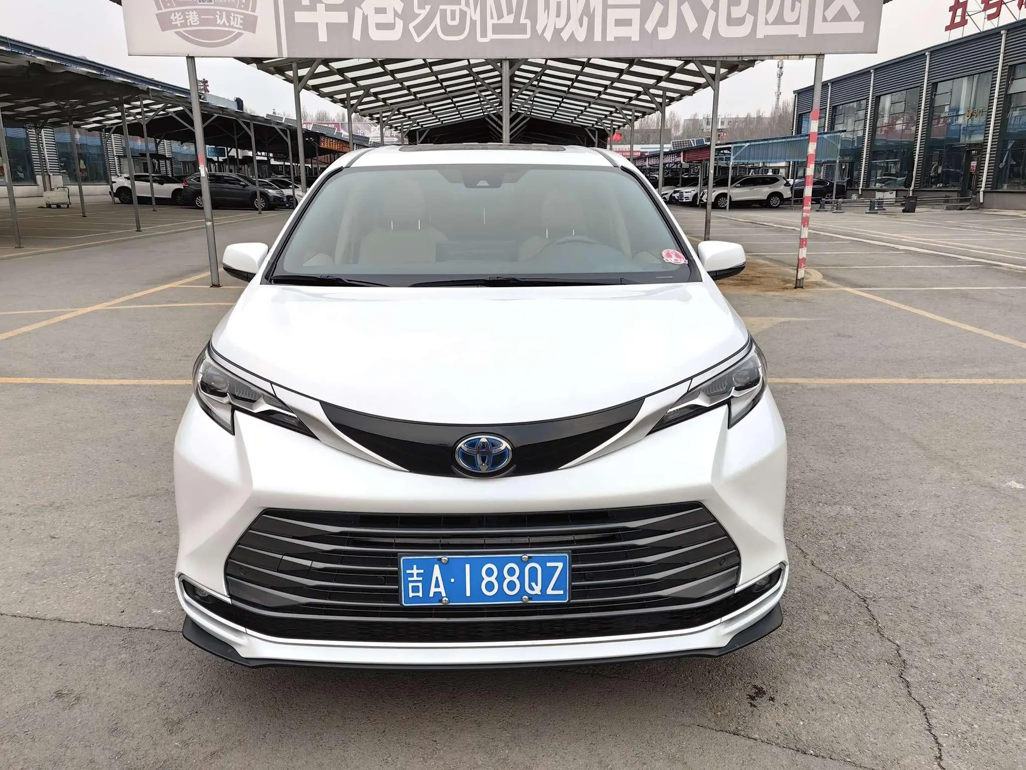 TOYOTA Saina 2.5L Hybrid Premium Edition