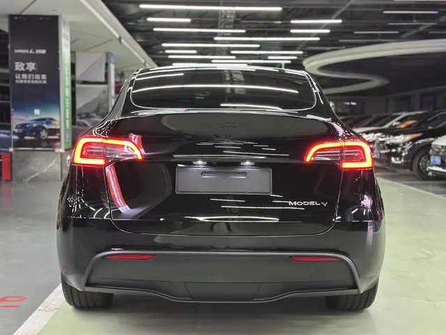 Tesla Model Y Facelifted rear-wheel drive version