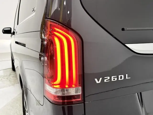 Mercedes-Benz Mercedes-Benz V-class V 260 L Long wheelbase Deluxe Edition