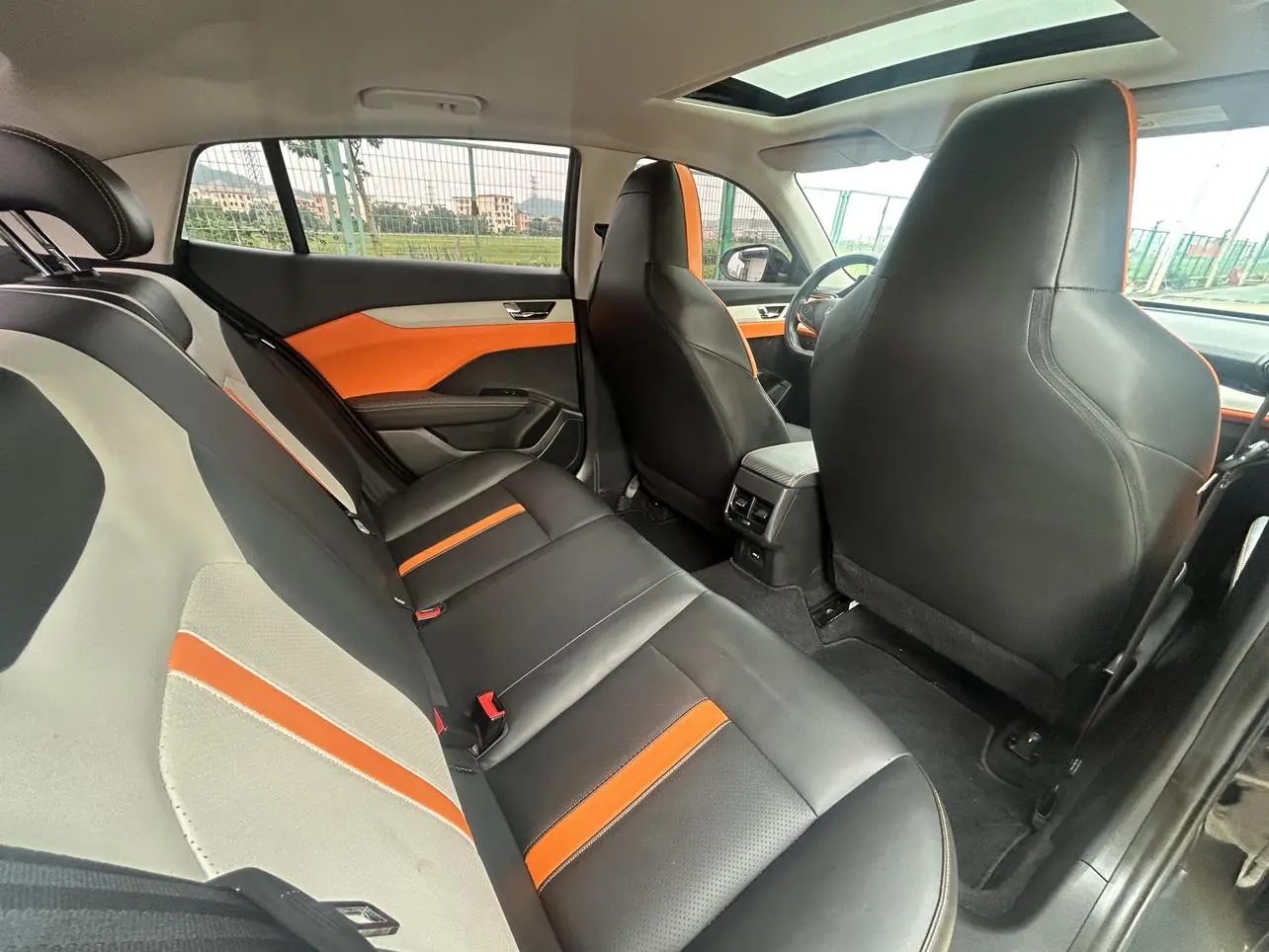 Dongfeng Fengshen Yi Hyun Mach Version 1.5L Automatic Glory Version