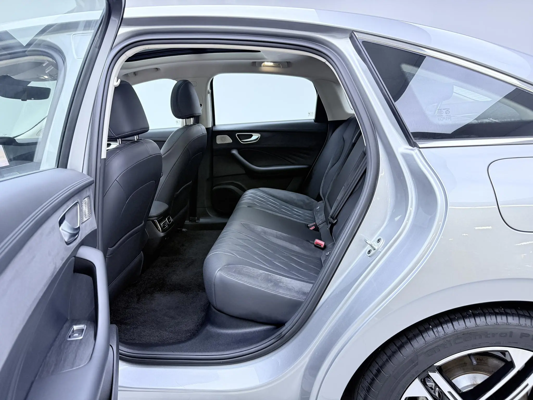 Roewe Roewe D7 DMH 125 Ultimate Edition
