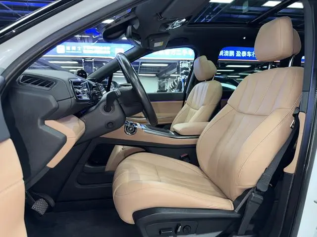 NIO NIO ES8 580KM six-seater version