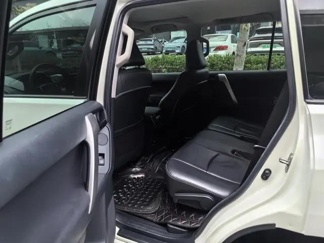 TOYOTA Prado 2.7L Automatic Deluxe Edition