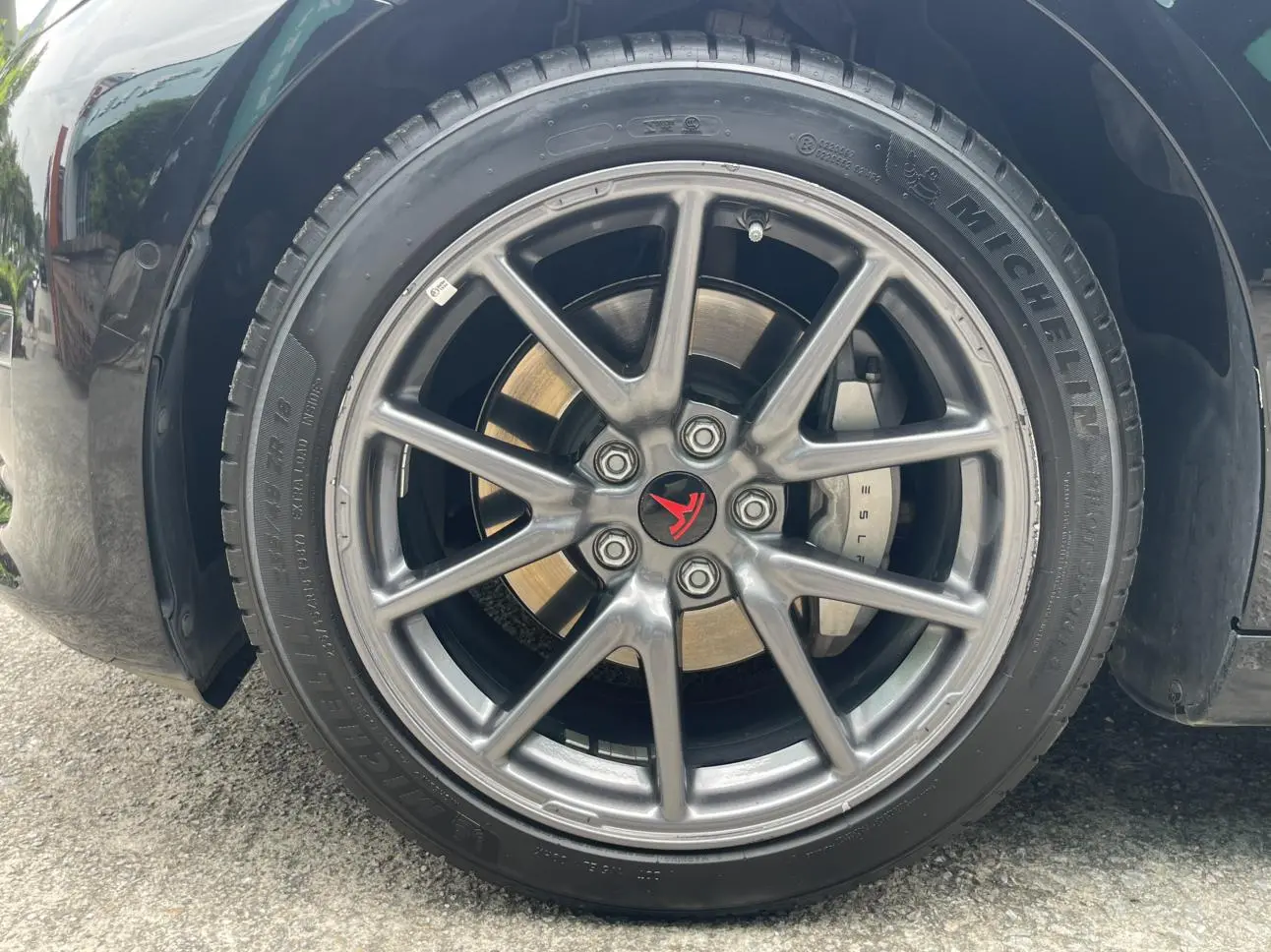 Tesla Model 3 Long battery life, rear-wheel drive version