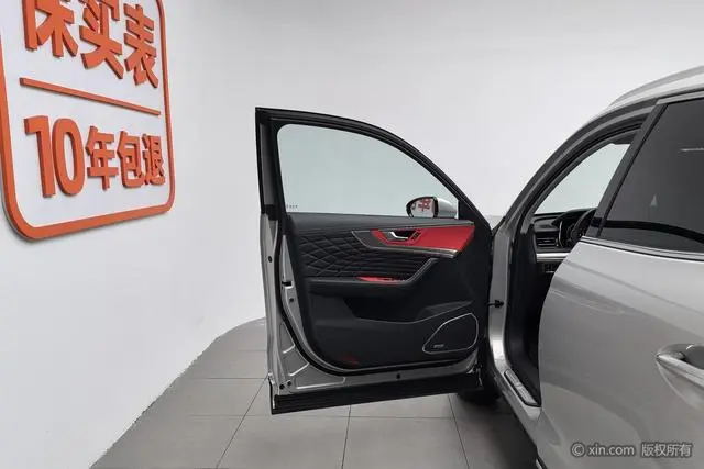 Hongqi Hongqi HS5 Facelift 2.0T Zhilian flag enjoy four-wheel drive version