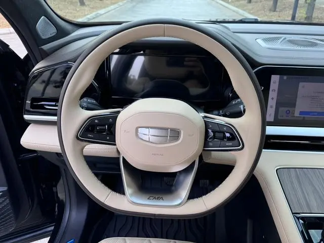 Geely Xingyue L 2.0TD high-power automatic two-wheel drive Dongfang Yao Lanxing version