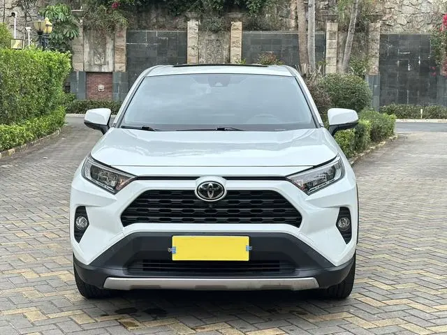 TOYOTA RAV4 Rongfang 2.0L CVT two-wheel drive fashion version