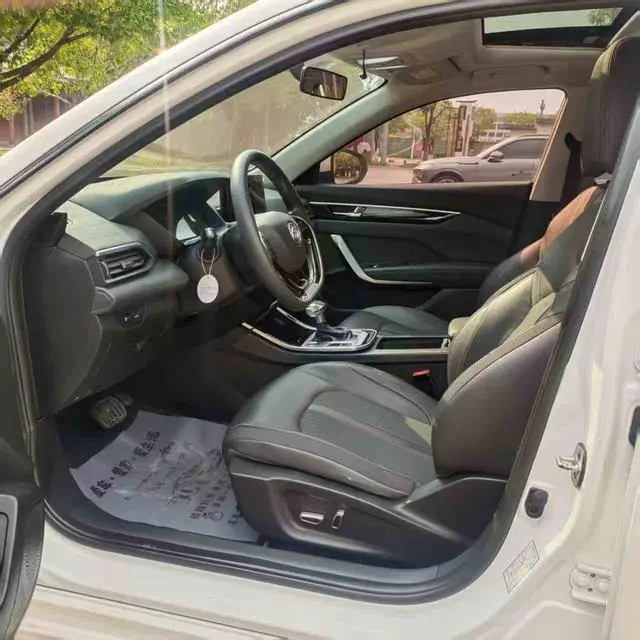 Dongfeng Fengshen Yi Hyun 230T automatic dazzling version