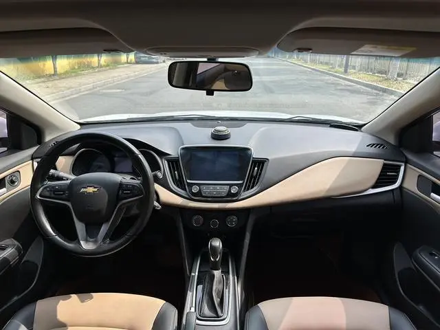 Chevrolet Cruze 320 automatic Enjoy Skylight version