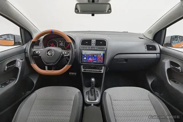 Volkswagen Polo 1.5L Cross Polo automatic