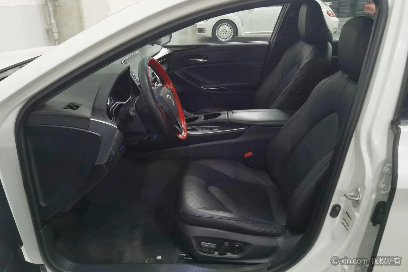 TOYOTA Asian dragon 2.0L Deluxe Edition Country VI