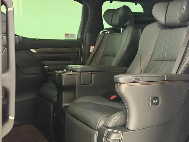 TOYOTA Elfa Dual Engine 2.5L Premium Edition