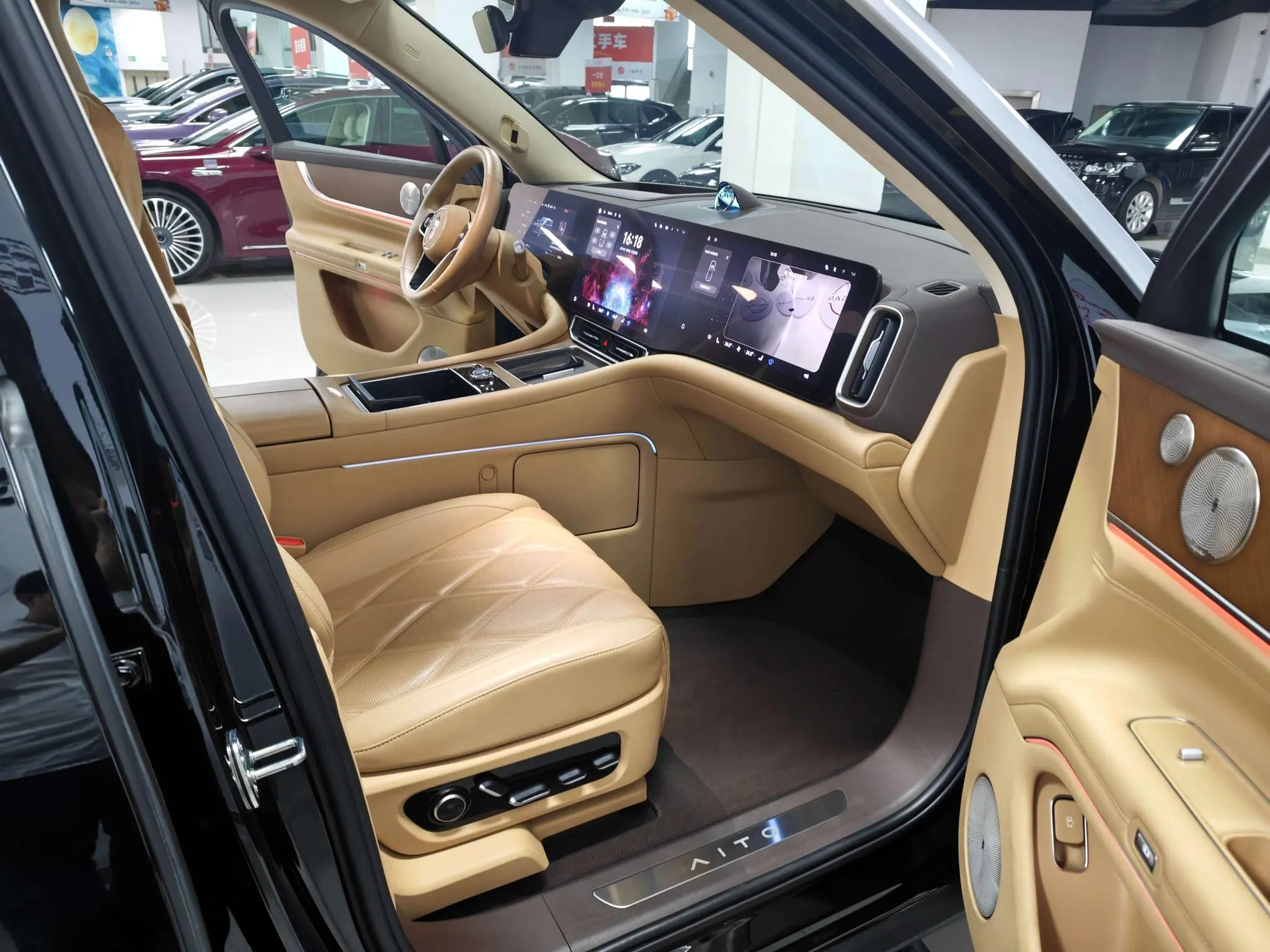AITO Ask the world M9 Extended range Ultra six-seater version
