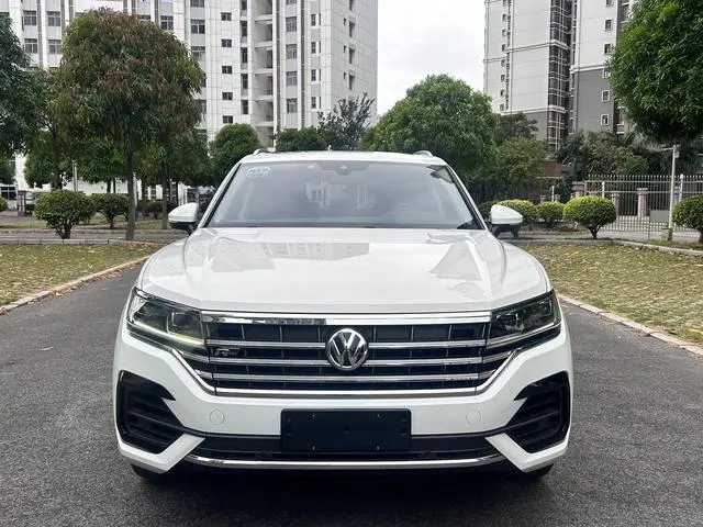 Volkswagen Touareg 3.0 TSI Sharp Front Version Country V