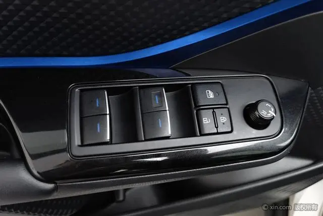 TOYOTA Toyota C-HR 2.0L Deluxe Edition