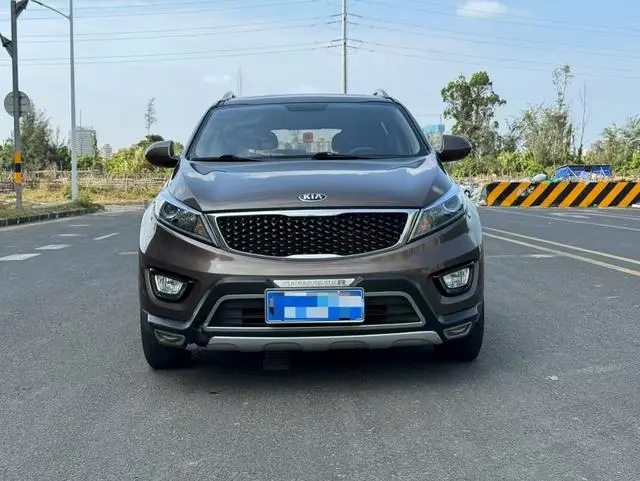 Kia Smart running 2.0L automatic two-wheel drive version GL