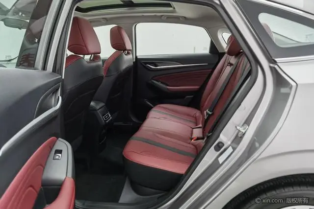 Changan Yidong PLUS Blue Whale NE 1.4T GDI DCT Flagship