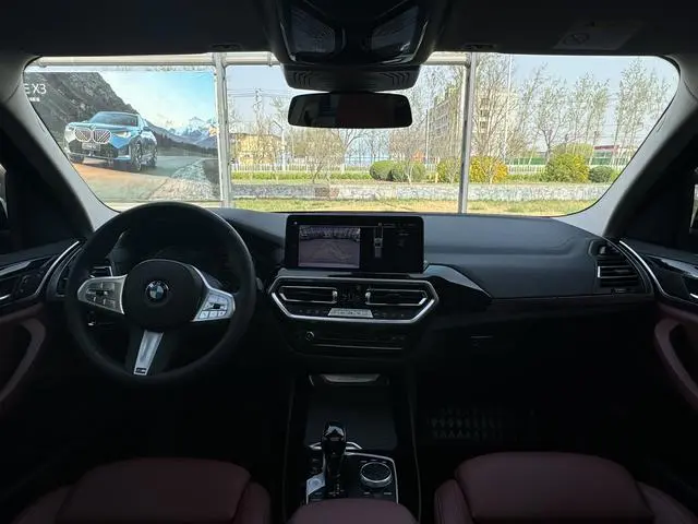 BMW BMW X3 Facelift xDrive25i M sports suit