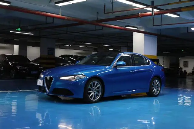 Alfa Romeo Giulia 2.0T 200HP Deluxe Edition