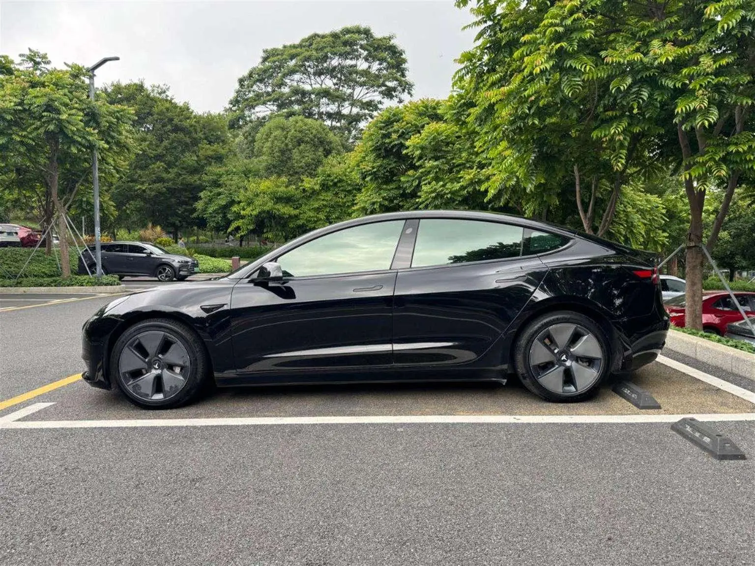 Tesla Model 3 Upgraded version of standard battery life rear drive