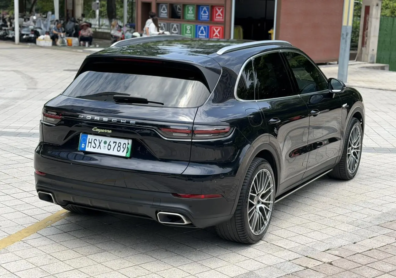 Porsche Cayenne E-Hybrid Cayenne E-Hybrid 2.0T Platinum Edition
