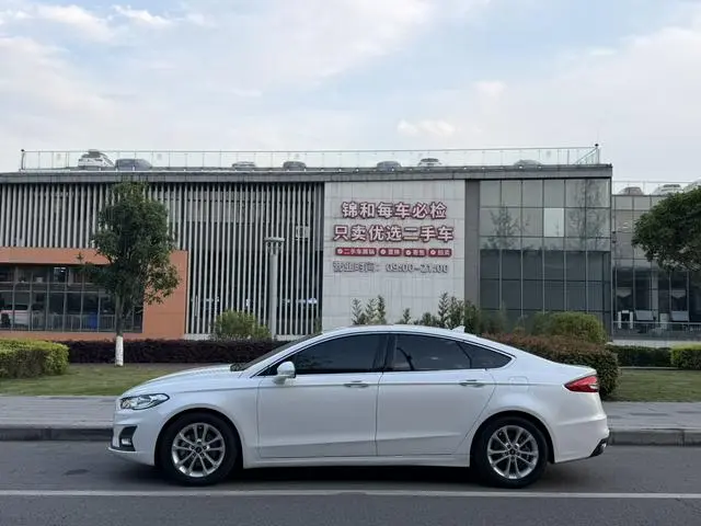 Ford Mondeo EcoBoost 180 intelligent control Fashion type country V