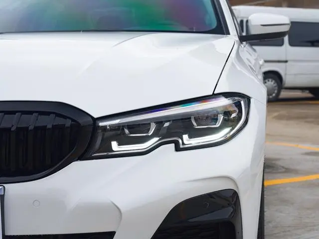 BMW BMW 3 Series Facelift 325i M sports suit
