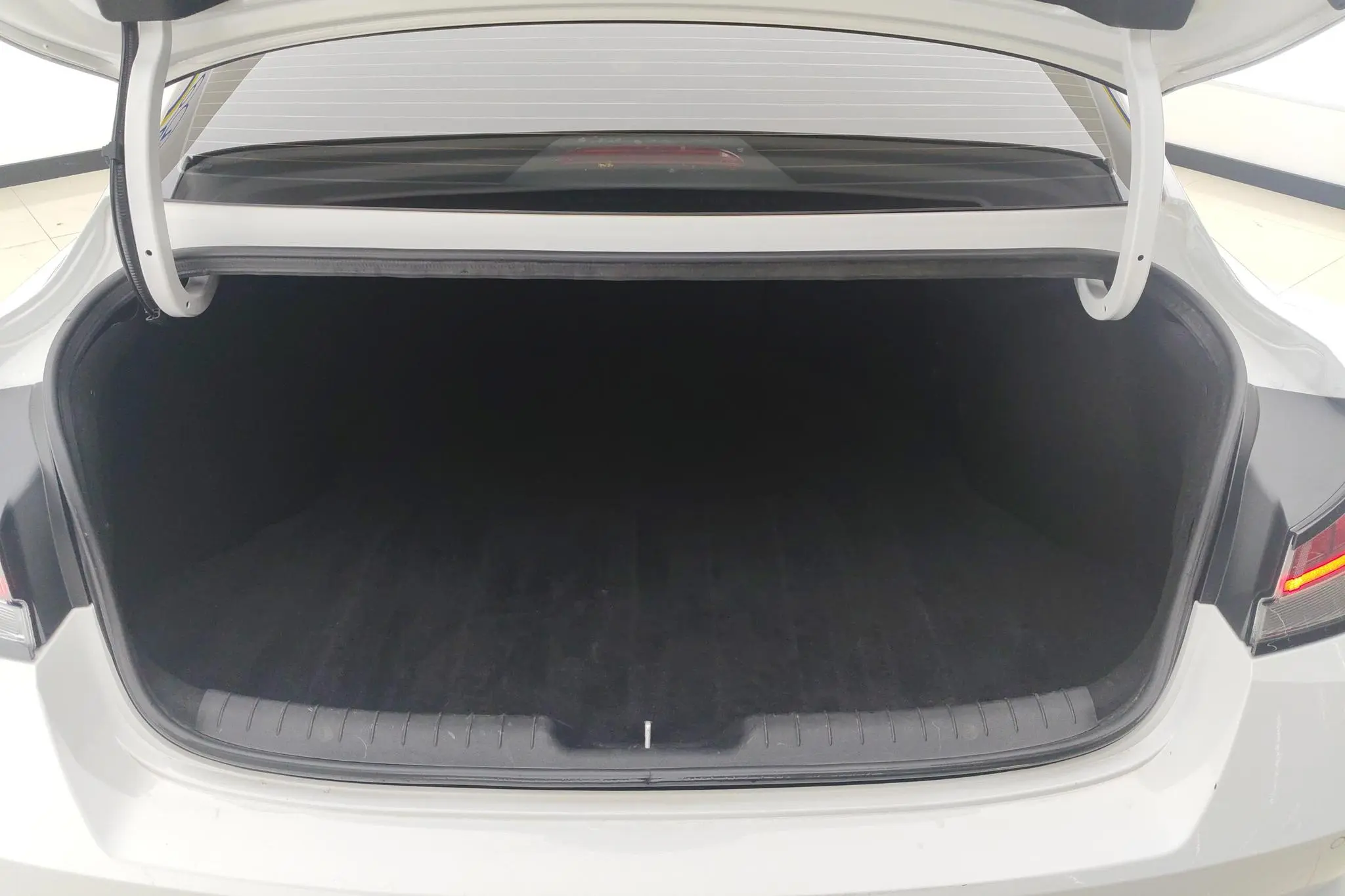Hyundai Elantra 1.5L CVT LUX Premium Edition