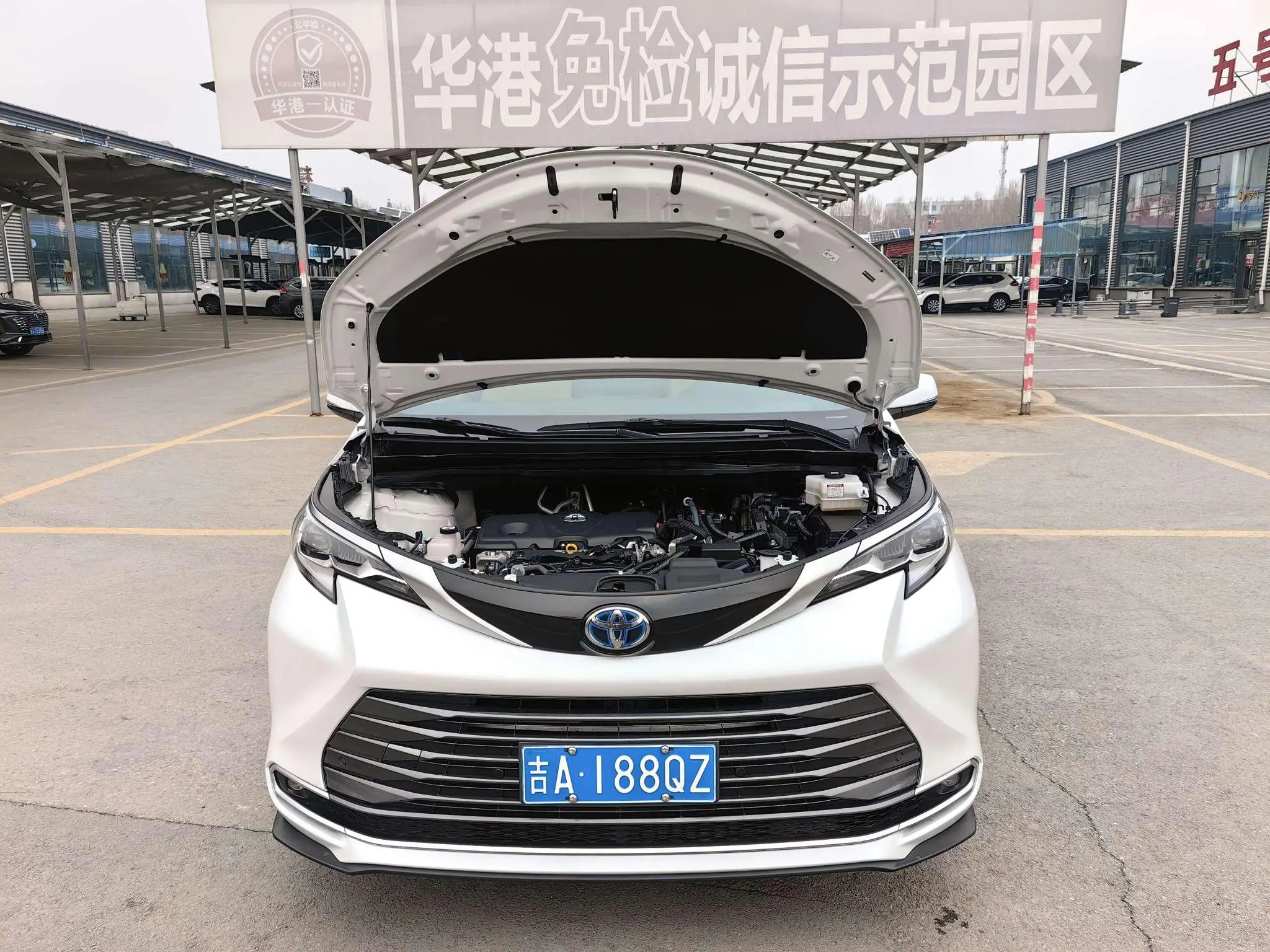 TOYOTA Saina 2.5L Hybrid Premium Edition