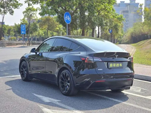 Tesla Model Y Facelifted rear-wheel drive version