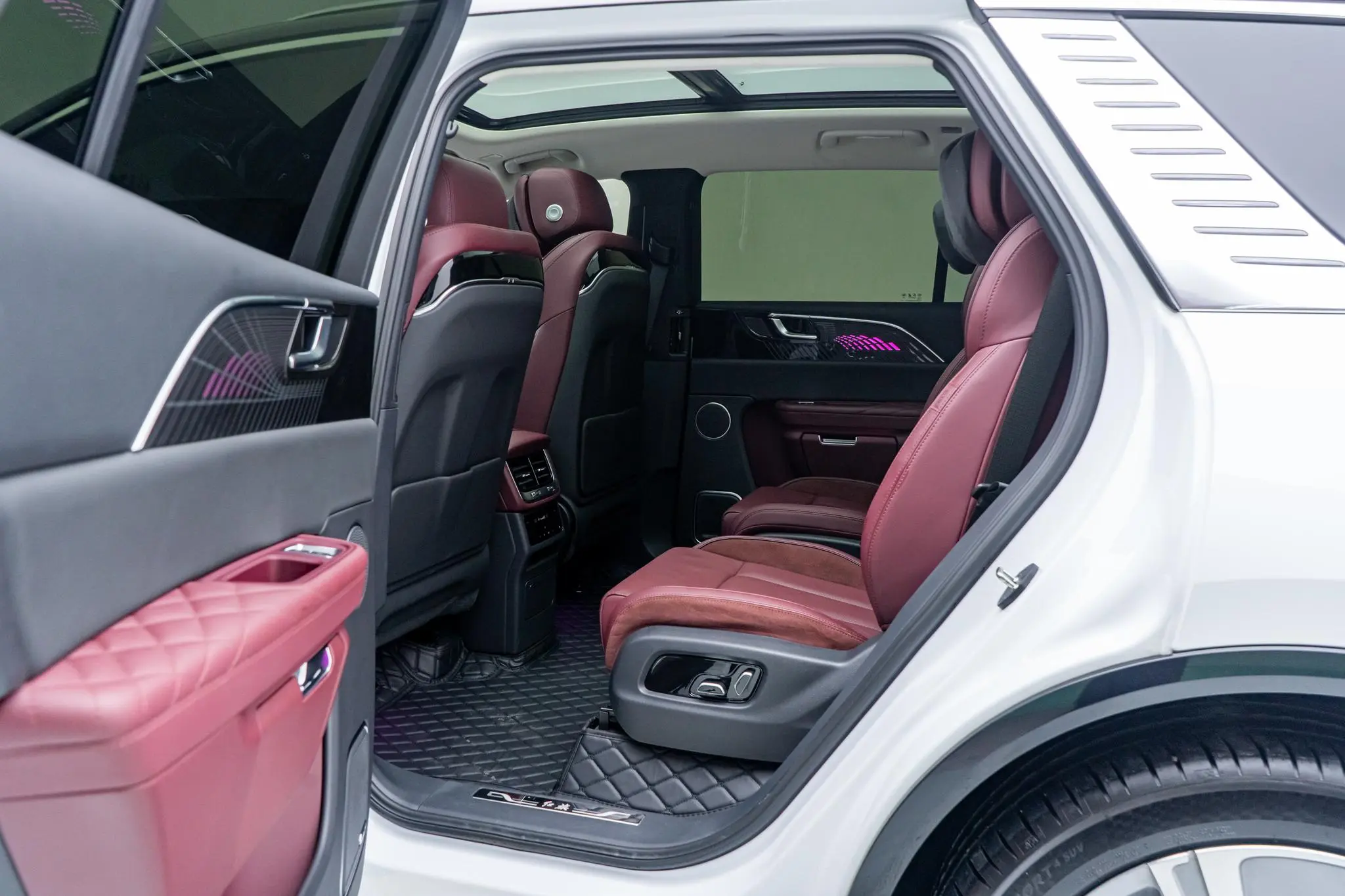 Hongqi Hongqi E-HS9 Facelifted 690km flag enjoy edition six-seater