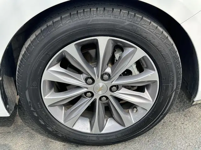 Chevrolet Cruze 320 automatic Enjoy Skylight version