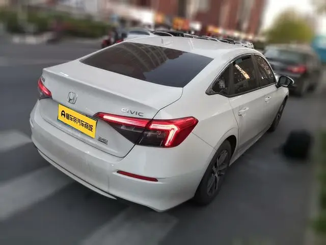 Honda Civic 240TURBO CVT Momentum Edition