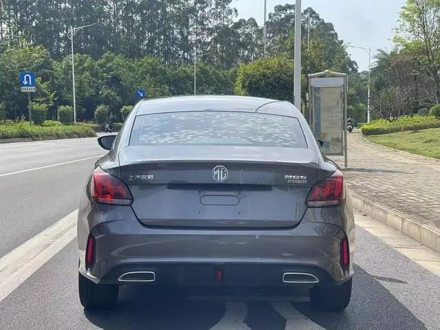 MG MG5 Facelift 300TGI DCT Green Luxury Ultimate Edition