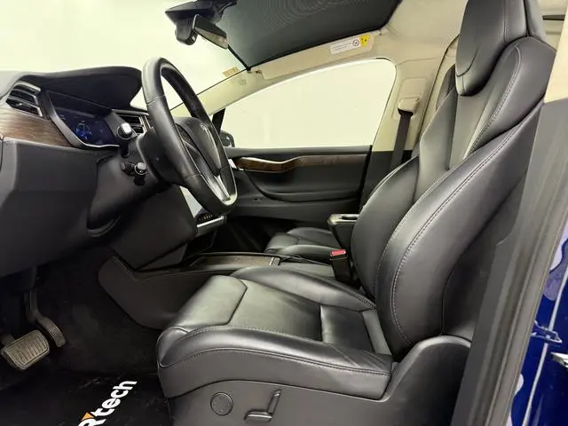 Tesla Model X 100D long battery life version