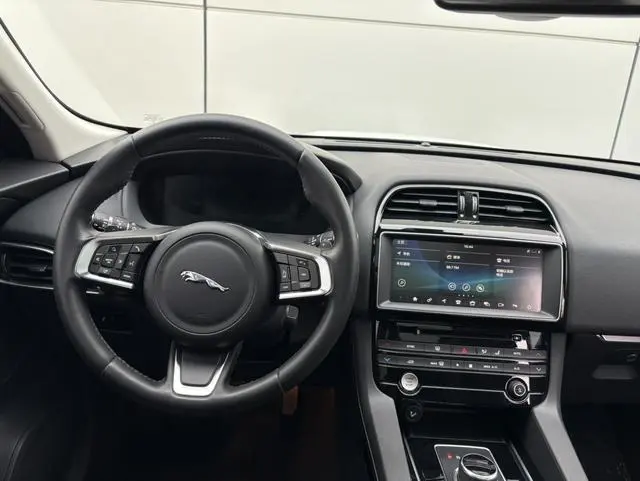 Jaguar Jaguar F-PACE 2.0T four-wheel drive Urban Exclusive Edition