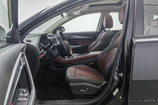 Dongfeng Fengshen Dongfeng Fengshen AX7 PRO 1.6T Automatic Smart Version