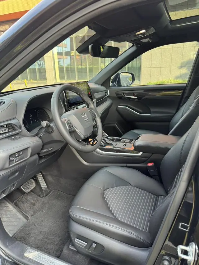 TOYOTA Crown Lufang 2.5L HEV four-wheel drive Premium Edition