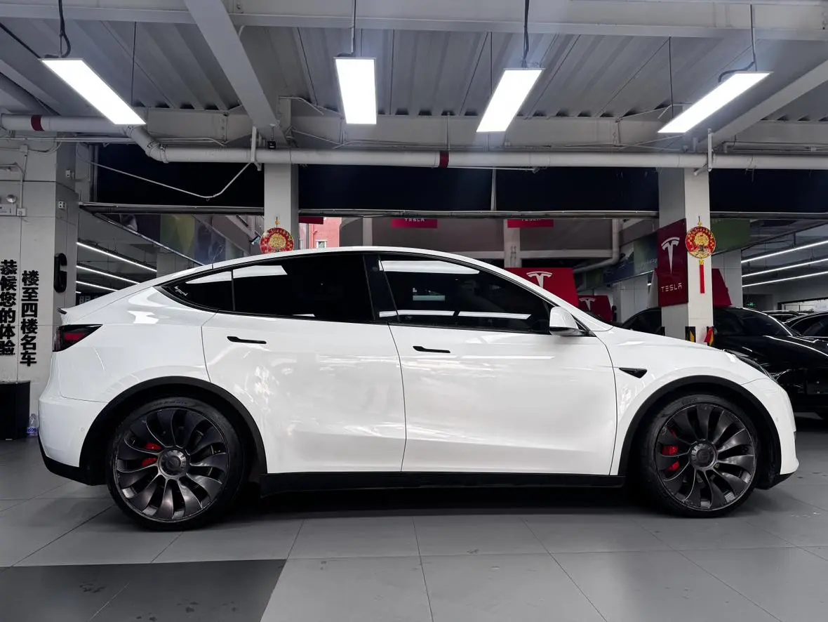 Tesla Model Y Performance high-performance all-wheel drive version