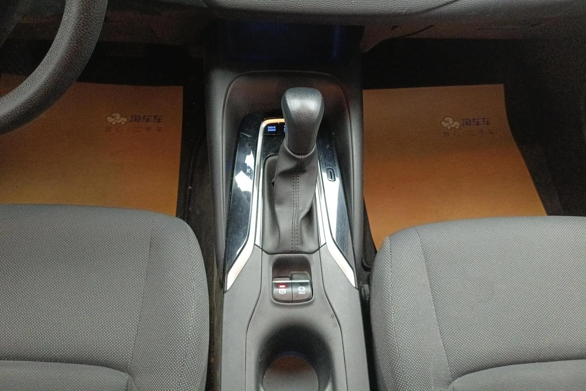 TOYOTA Lei Ling Dual engine 1.8H E-CVT Leading version